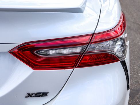 Used 2022 Toyota Camry XSE w/ Carpet Mat Package (TMS) FWD image 9