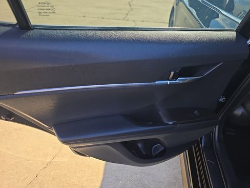 Used 2024 Toyota Camry SE image 11