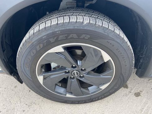 Used 2025 Nissan Rogue SV AWD/4WD image 14