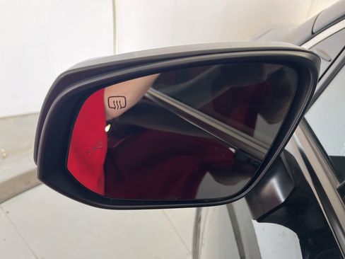 Used 2021 Toyota Sienna Limited image 37