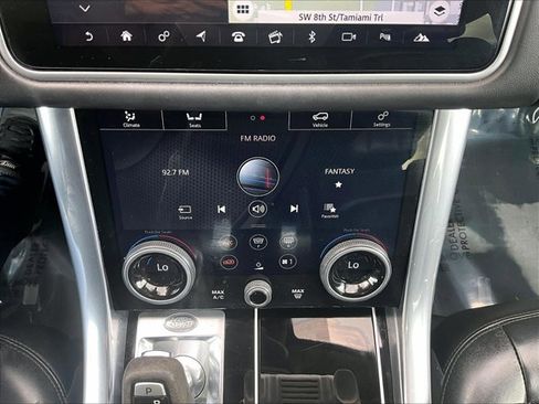 Used 2019 Land Rover Range Rover Sport HST image 24