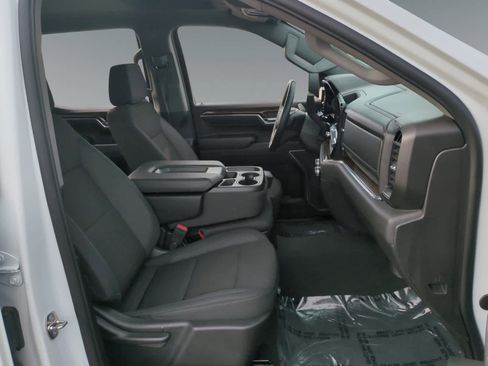 Used 2024 GMC Sierra 1500 SLE image 15