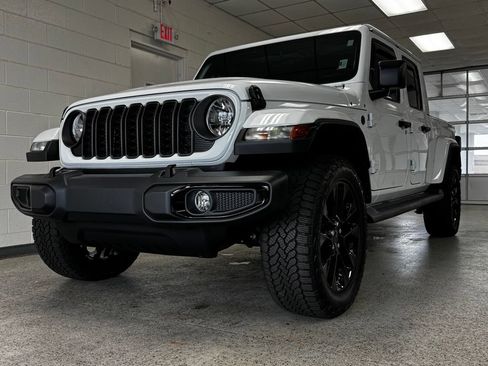 Used 2024 Jeep Gladiator Sport AWD/4WD image 21