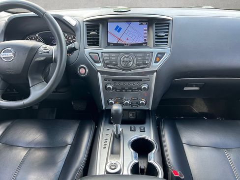 Used 2018 Nissan Pathfinder 4WD image 3