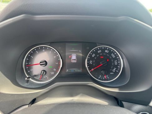 Used 2020 Toyota RAV4 XLE w/ Convenience Package AWD/4WD image 16