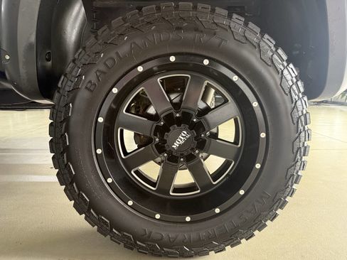 Used 2015 Nissan Titan SV w/ SV Value Truck Package AWD/4WD image 30