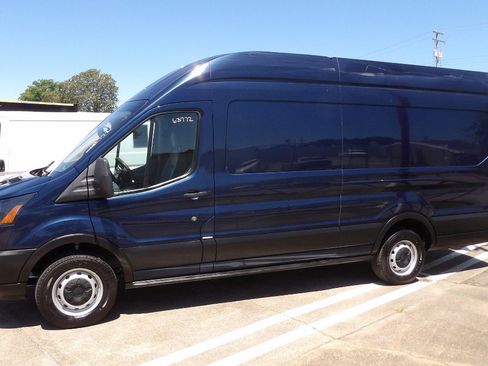 Used 2019 Ford Transit 250 148 High Roof Extended RWD image 4