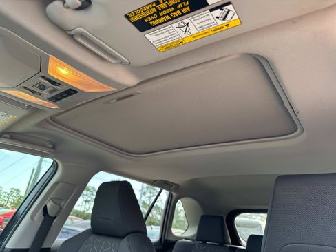 Used 2020 Toyota RAV4 XLE w/ Convenience Package FWD image 21