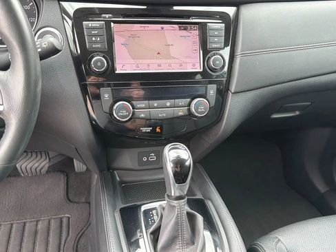 Used 2018 Nissan Rogue SL image 9
