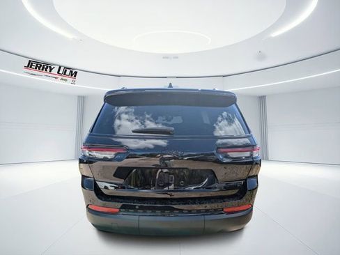 New 2025 Jeep Grand Cherokee L Limited w/ Black Appearance Package image 4