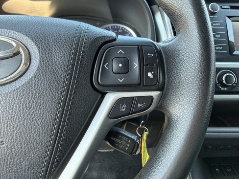 Used 2018 Toyota Highlander LE FWD image 13