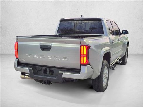 Used 2024 Toyota Tacoma SR5 w/ SR5 Upgrade Package AWD/4WD image 5