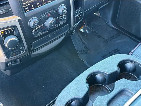 Used 2019 RAM 1500 Classic SLT w/ Luxury Group image 26