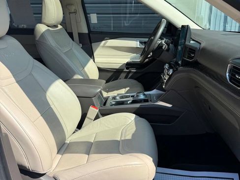 Used 2021 Ford Explorer Platinum w/ Equipment Group 601A AWD/4WD image 18