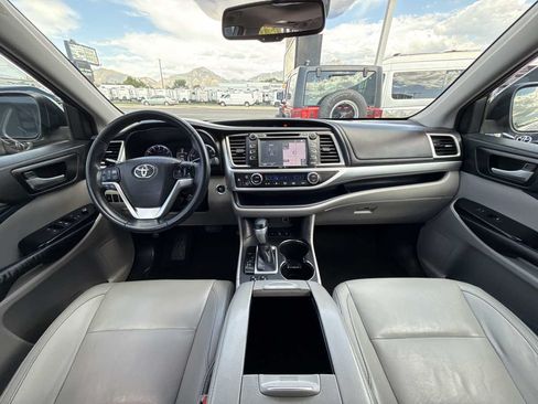 Used 2015 Toyota Highlander XLE AWD/4WD image 18