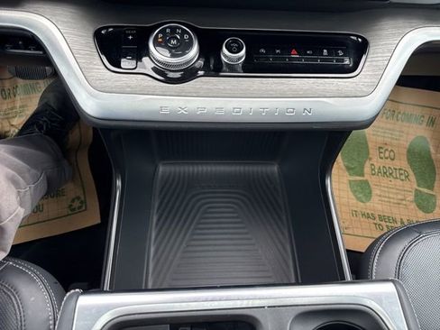 Certified 2025 Ford Expedition Max Platinum image 33