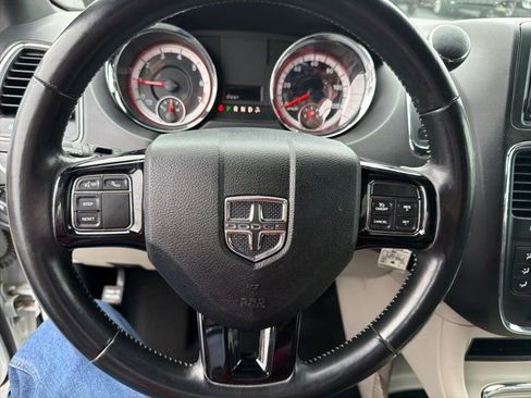 Used 2019 Dodge Grand Caravan SXT image 32