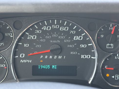 Used 2024 GMC Savana 2500 w/ Driver Convenience Package RWD image 22