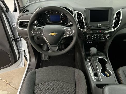 Used 2024 Chevrolet Equinox LT FWD image 19