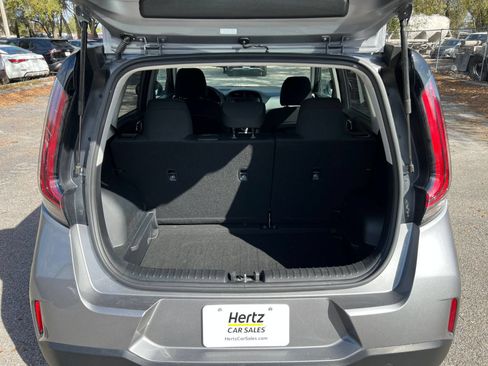 Used 2025 Kia Soul LX w/ LX Technology Package FWD image 25