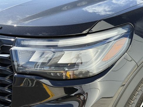 Certified 2025 Ford Explorer ST-Line image 6