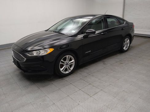 Used 2018 Ford Fusion S image 2