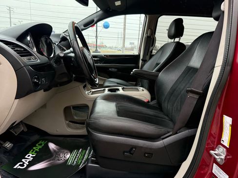 Used 2016 Dodge Grand Caravan SXT image 18