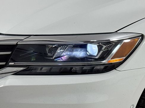 Used 2022 Volkswagen Passat 2.0T FWD image 37