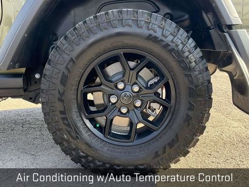 Used 2025 Jeep Wrangler Willys image 11