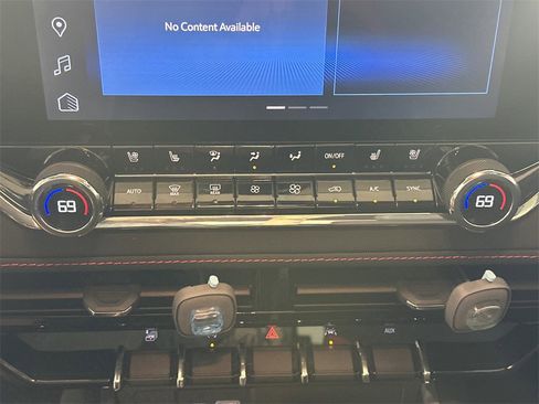 Used 2023 Chevrolet Colorado Z71 w/ Z71 Convenience Package 2 image 7