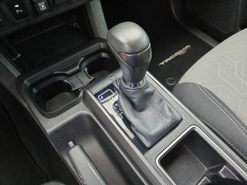 Used 2023 Toyota Tacoma TRD Sport w/ Technology Package AWD/4WD image 29