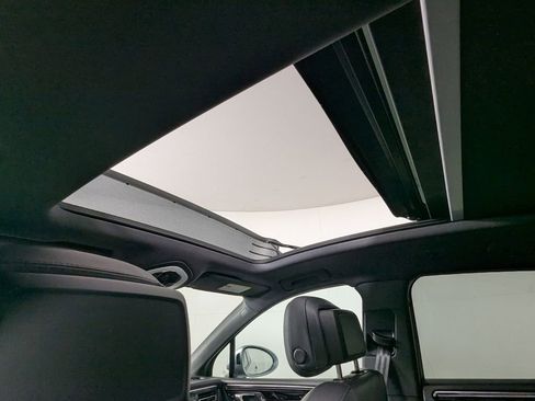 Used 2025 Porsche Macan w/ Premium Package Plus image 22