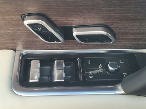 New 2025 Land Rover Range Rover SE image 11