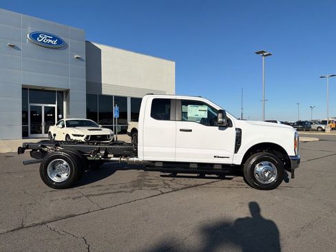 New 2026 Ford F350 XL w/ XL Chrome Package image 2