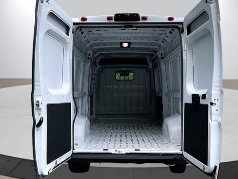 Used 2024 RAM ProMaster 2500 w/ Convenience Group FWD image 24
