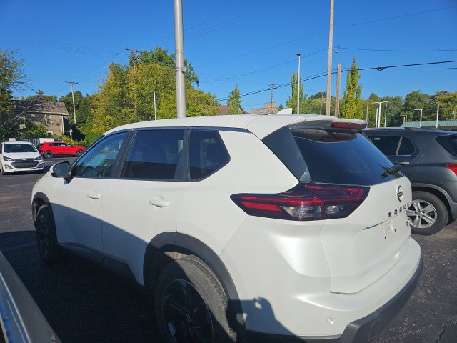 Used 2024 Nissan Rogue SV FWD image 6