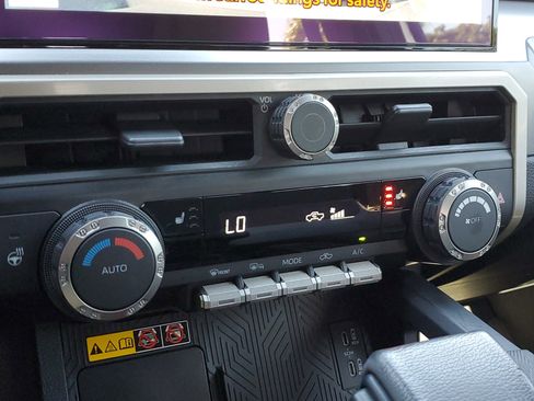 Used 2024 Toyota Tacoma TRD Sport image 30