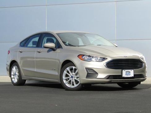 Certified 2019 Ford Fusion SE image 1