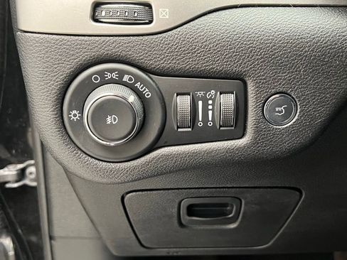 Used 2019 Jeep Cherokee High Altitude image 19