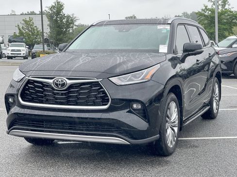 Used 2026 Toyota Highlander Platinum AWD/4WD image 2