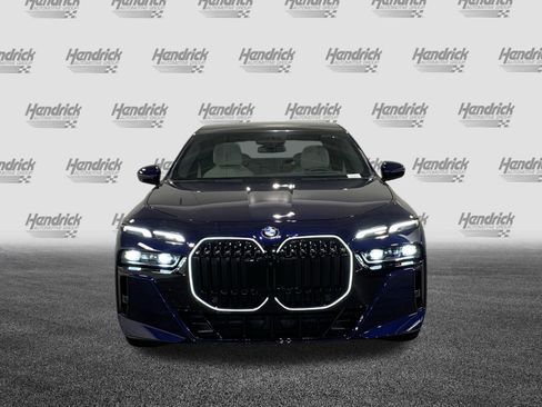 New 2025 BMW 740i image 2