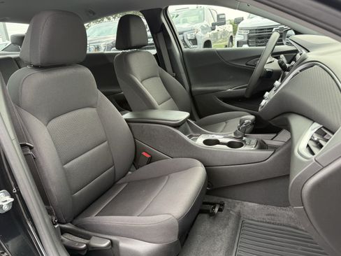 Used 2025 Chevrolet Malibu LS FWD image 32