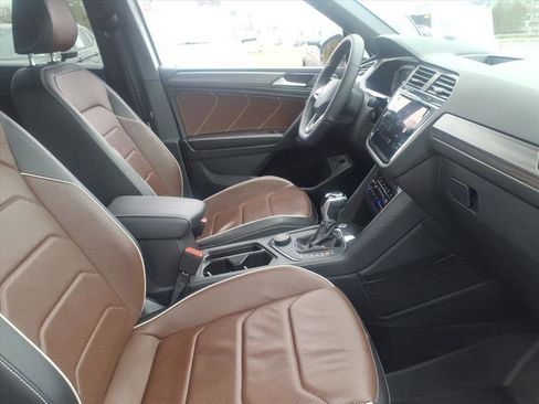 Certified 2022 Volkswagen Tiguan SEL R-Line image 11