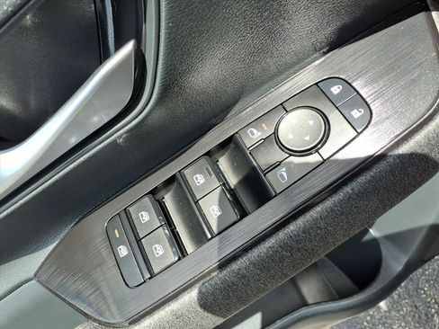 Used 2025 Nissan Kicks SV AWD/4WD image 17
