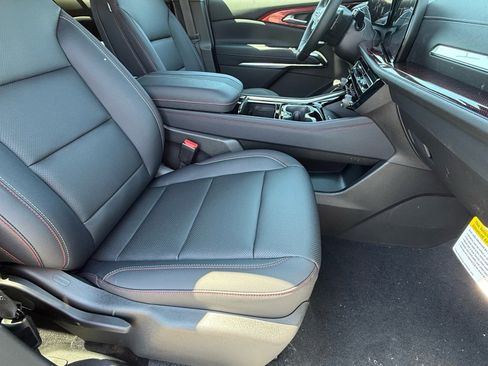 New 2026 Chevrolet Traverse Z71 w/ Enhanced Driving Package AWD/4WD image 10