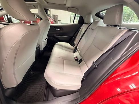 Used 2024 Toyota Prius XLE FWD image 16