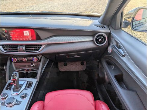Used 2022 Alfa Romeo Stelvio Veloce image 28