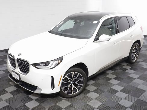 Certified 2025 BMW X3 xDrive30i w/ Premium Package image 2