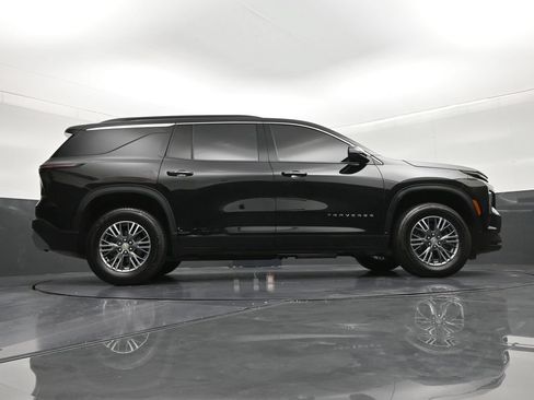 Used 2025 Chevrolet Traverse LT FWD image 25