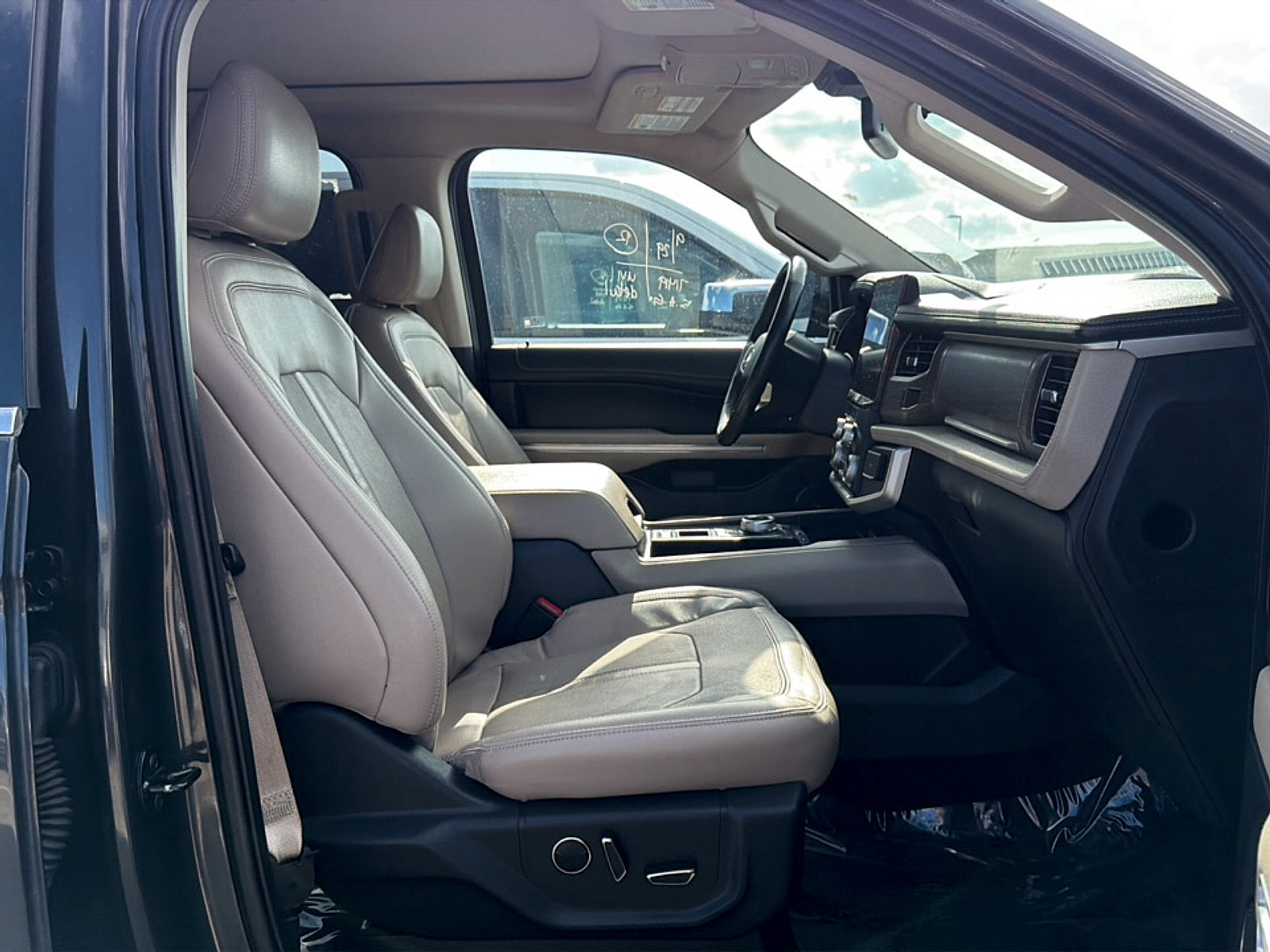 Used 2023 Ford Expedition Limited RWD image 9